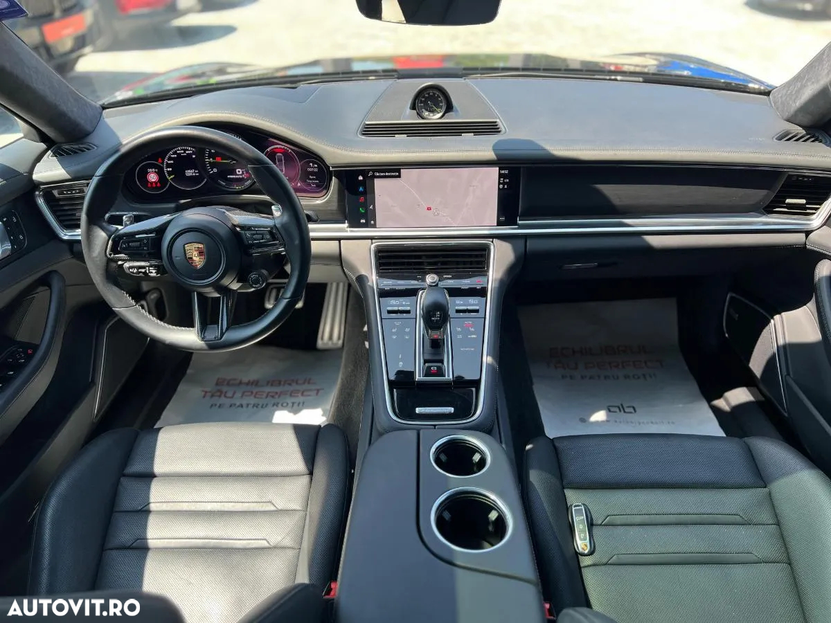 Porsche Panamera - 32