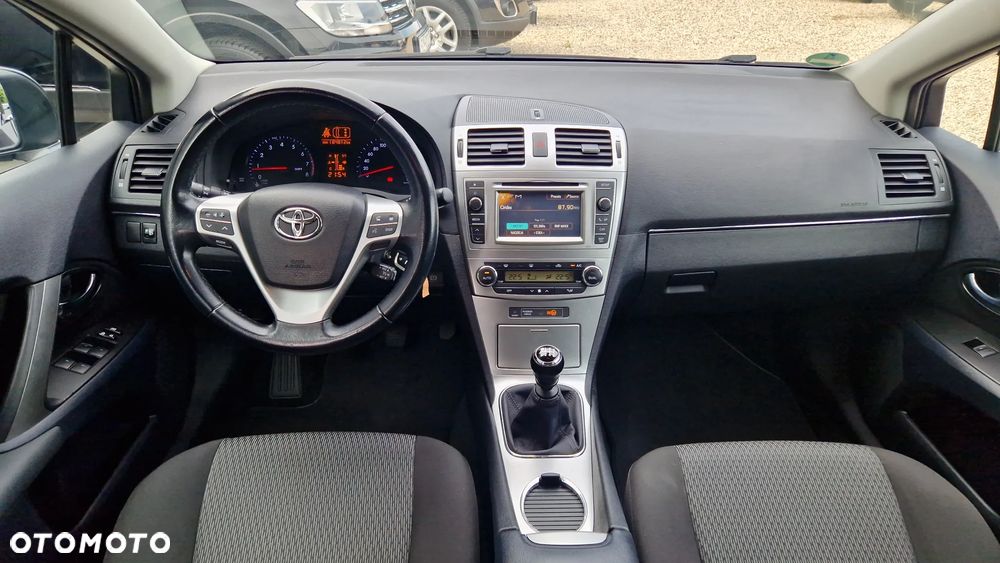 Toyota Avensis Combi 1.8 Executive - 7