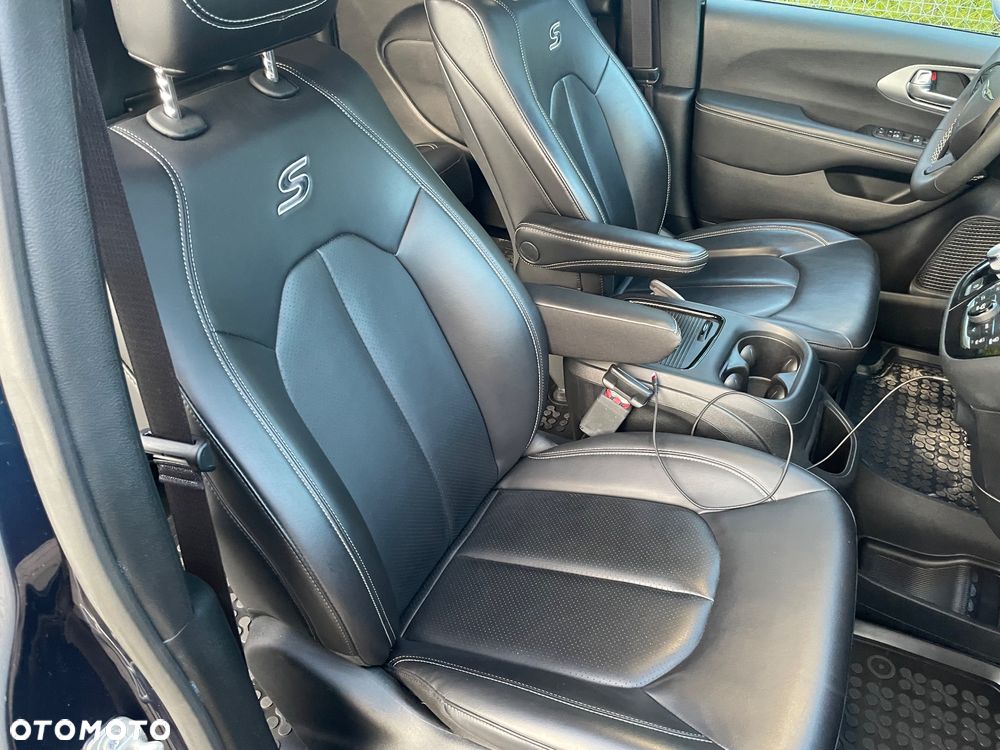 Chrysler Pacifica - 17