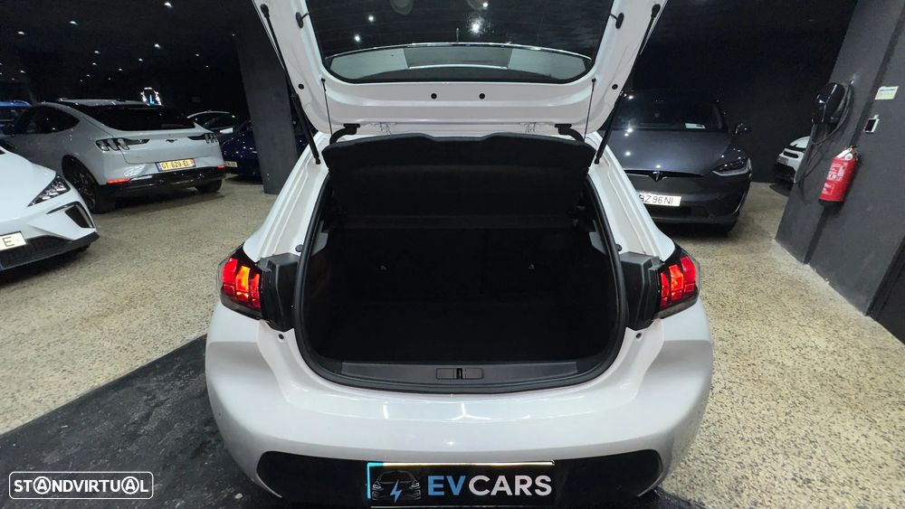 Peugeot e-208 Allure Pack - 14