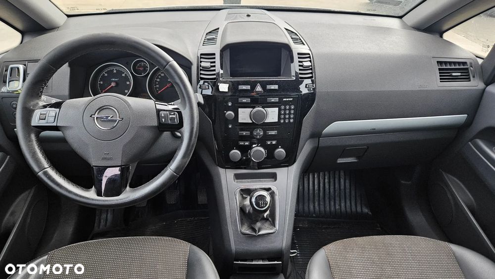 Opel Zafira B Lift 1,7 CDTI 81kW 110KM 2010r Z176 6-bieg - 4
