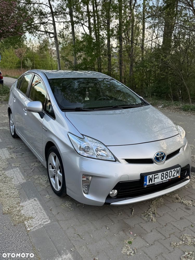 Toyota Prius (Hybrid) - 4