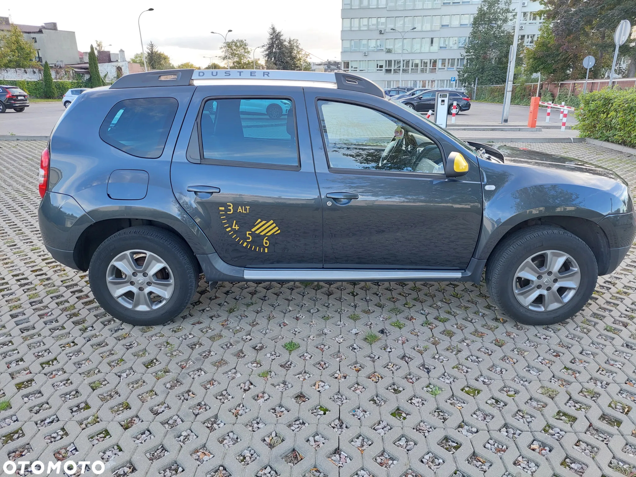 Dacia Duster 1.6 Blackstorm - 4