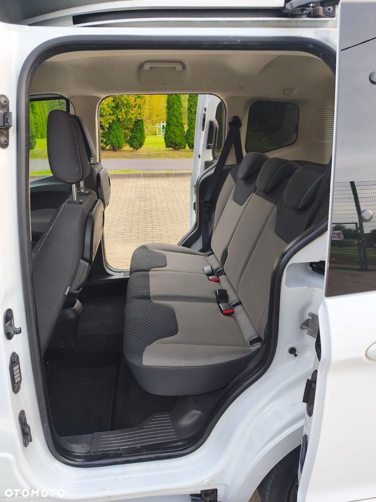 Ford Tourneo Courier - 16