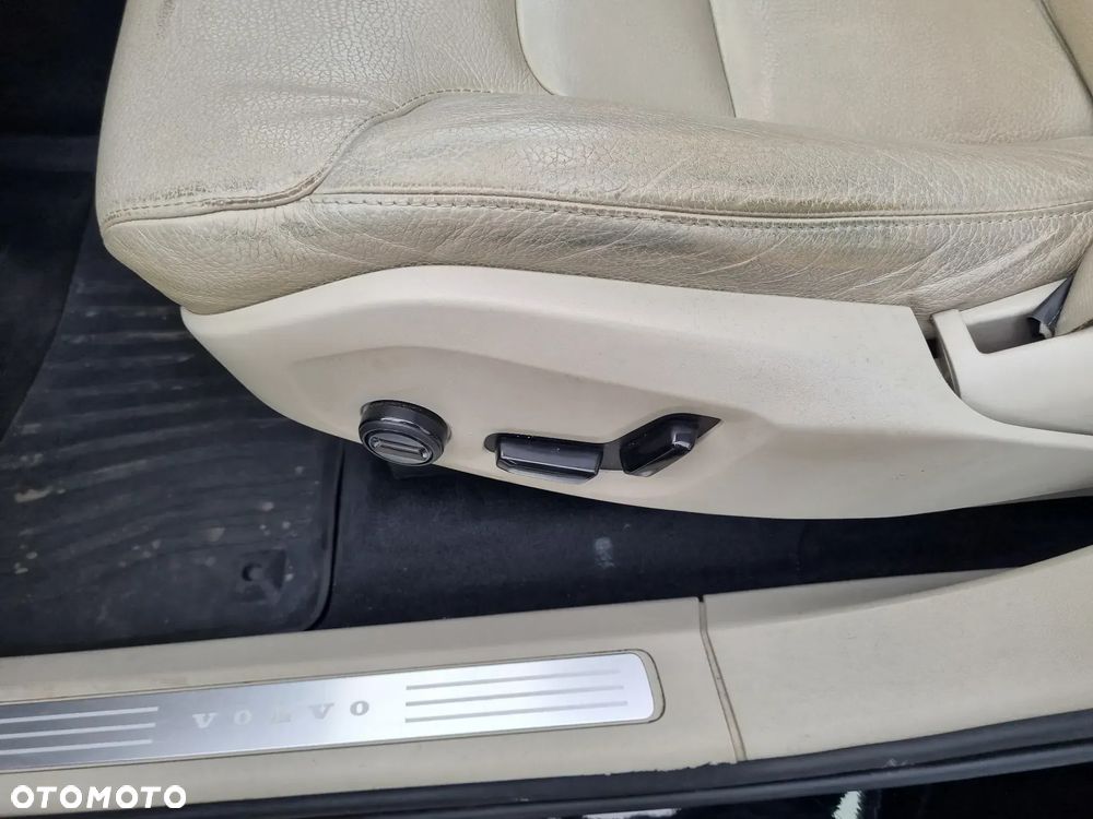 Volvo XC 90 T5 AWD Geartronic Momentum Pro - 22