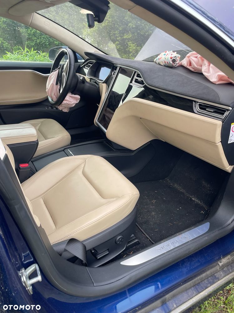 Tesla Model S - 13