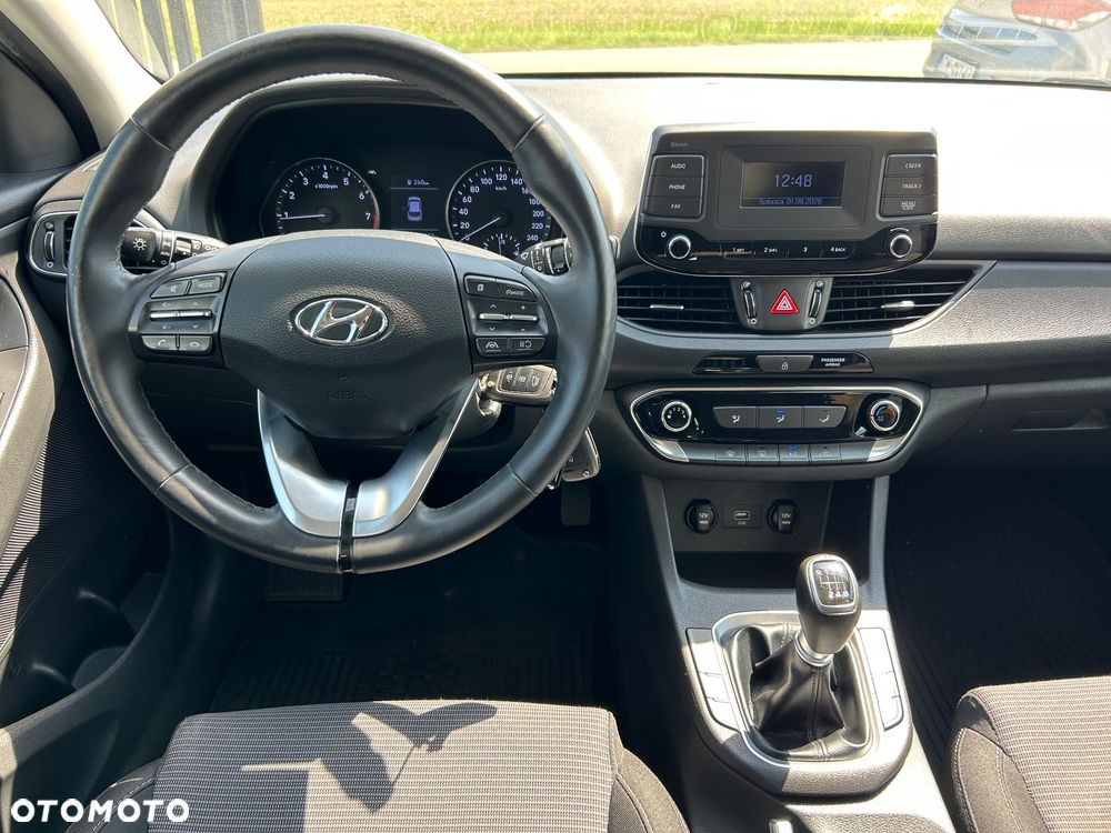 Hyundai i30 1.5 DPI Classic + - 12