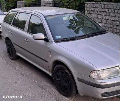Skoda Octavia 1.6 Ambiente - 2