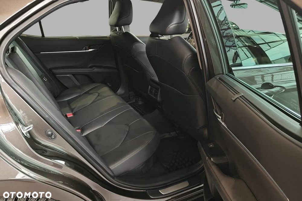 Toyota Camry Executive - 15