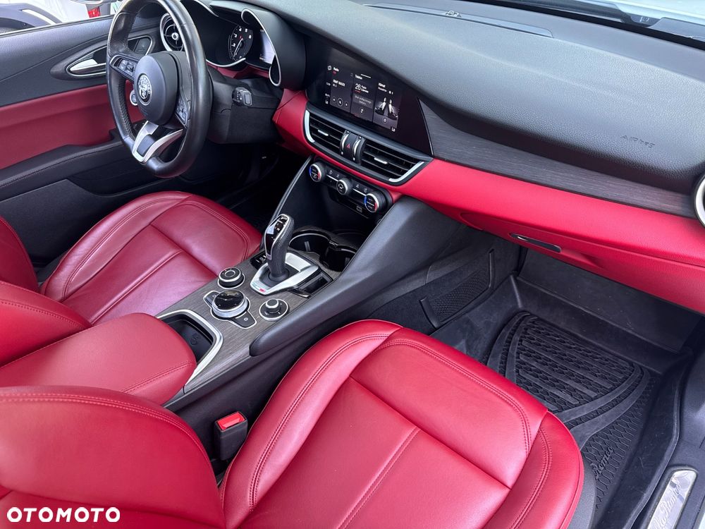 Alfa Romeo Giulia 2.0 Turbo TI Q4 - 32