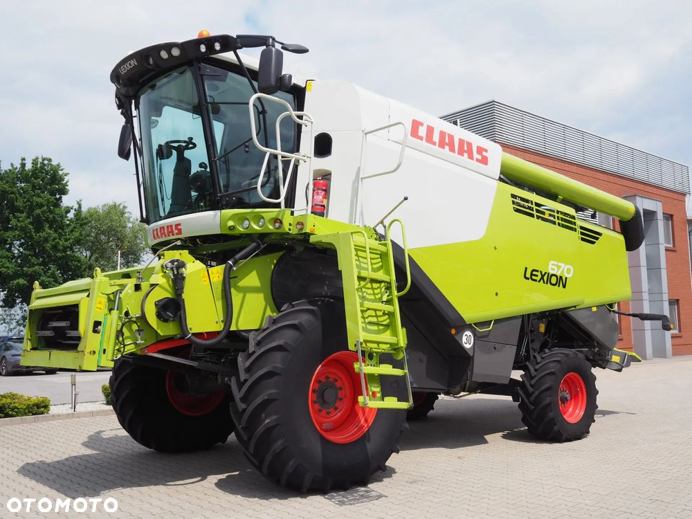 Claas Lexion 670 MONTANA + V770 - 8