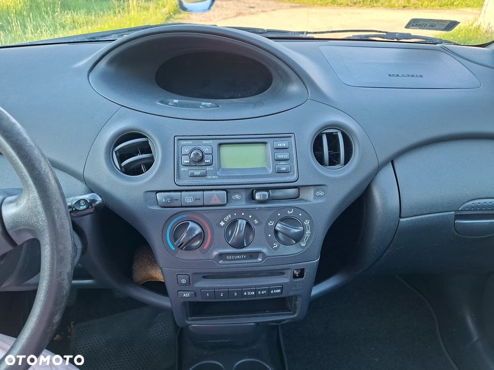 Toyota Yaris 1.0 - 5