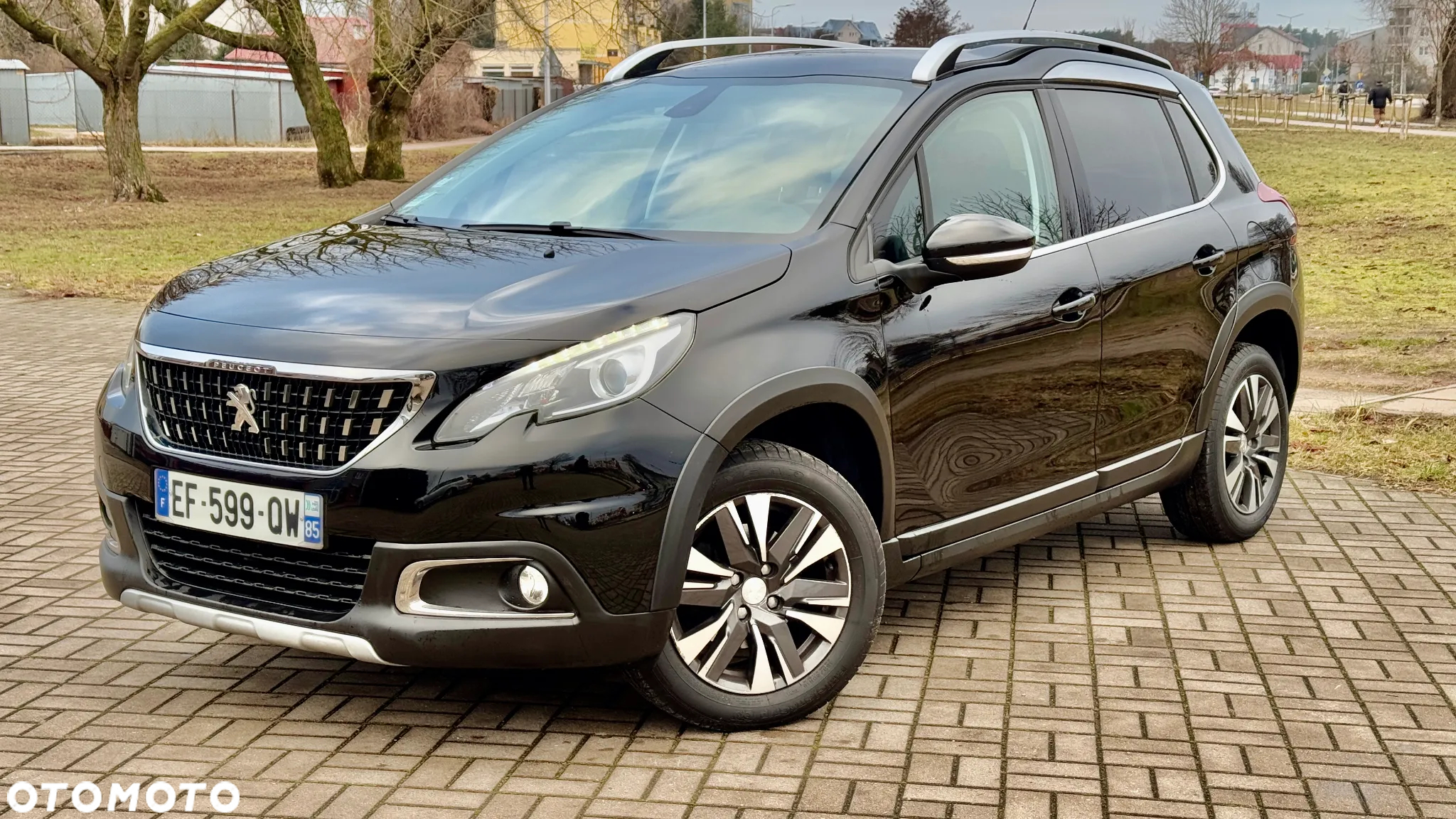 Peugeot 2008 1.2 Pure Tech Allure S&S - 2