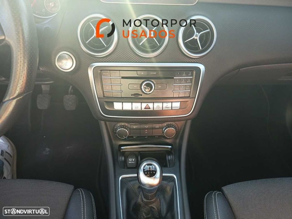 Mercedes-Benz A 180 d AMG Line - 16