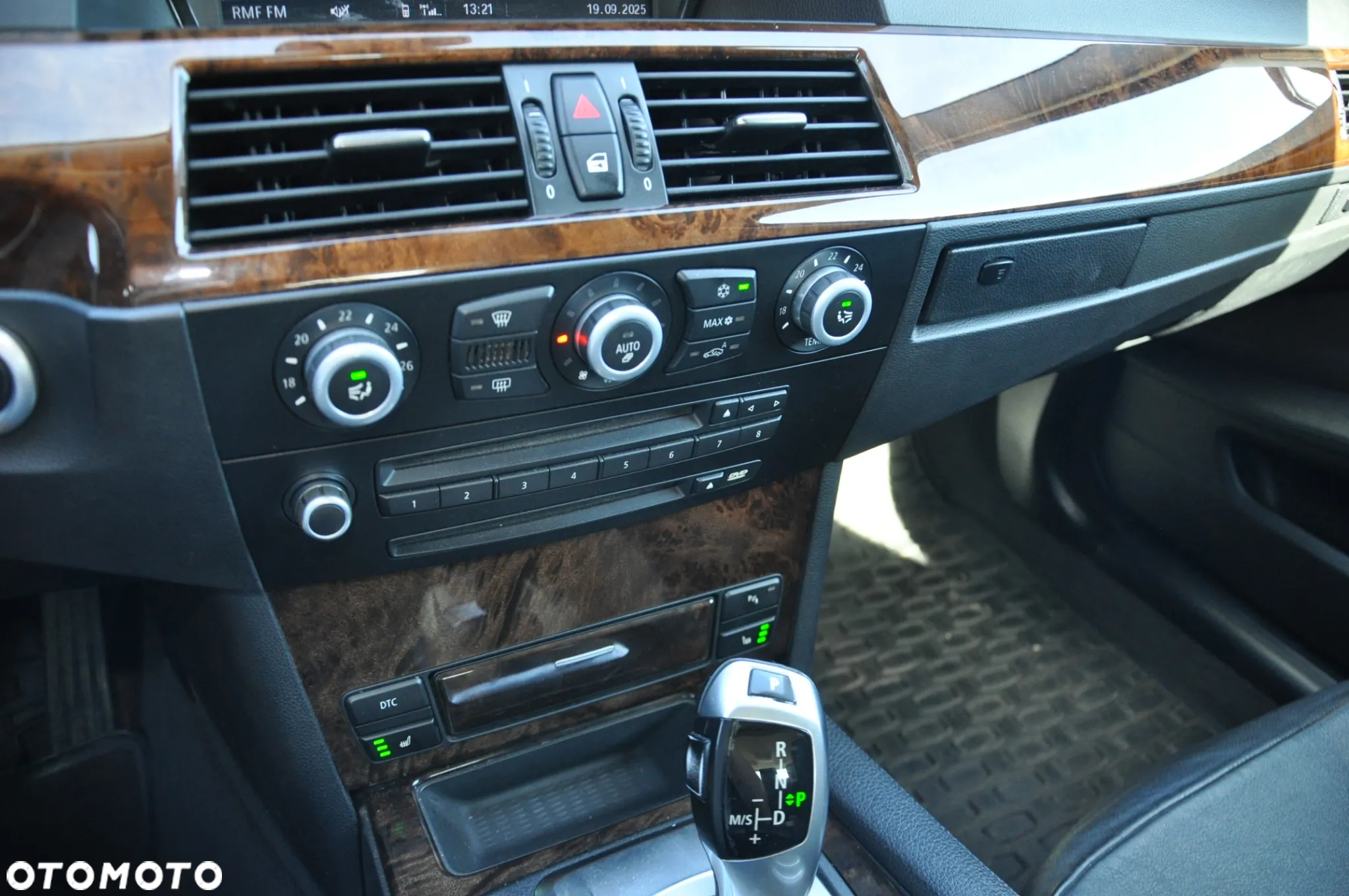 BMW Seria 5 530xi Touring - 16