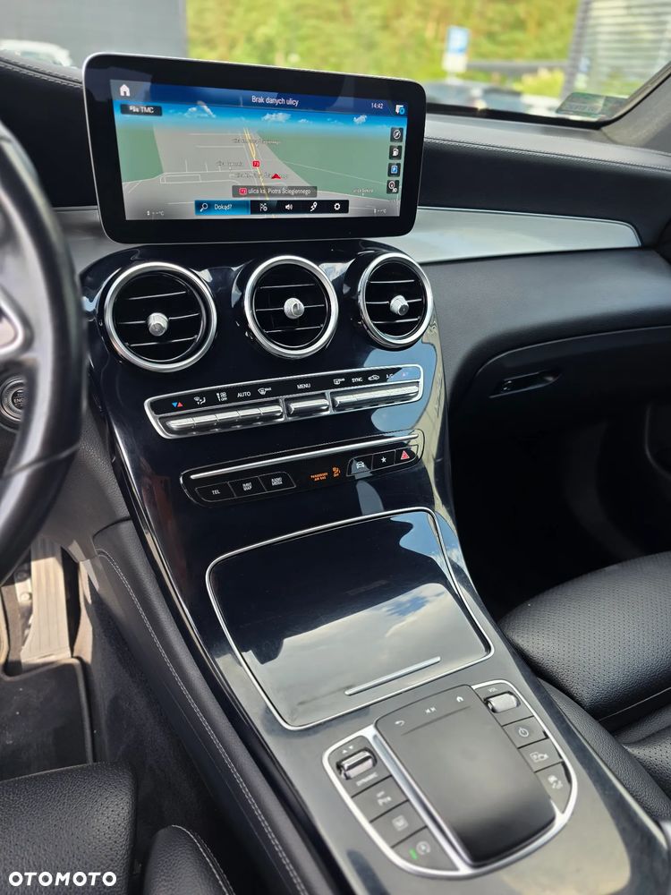 Mercedes-Benz GLC 200 4Matic 9G-TRONIC AMG Line - 20