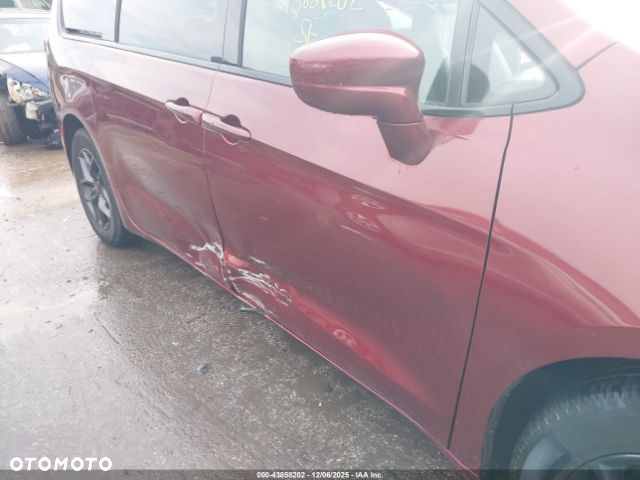 Chrysler Pacifica - 10