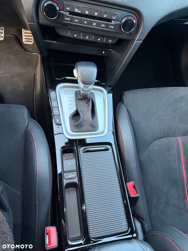 Kia ProCeed 1.6 T-GDI GT DCT - 18