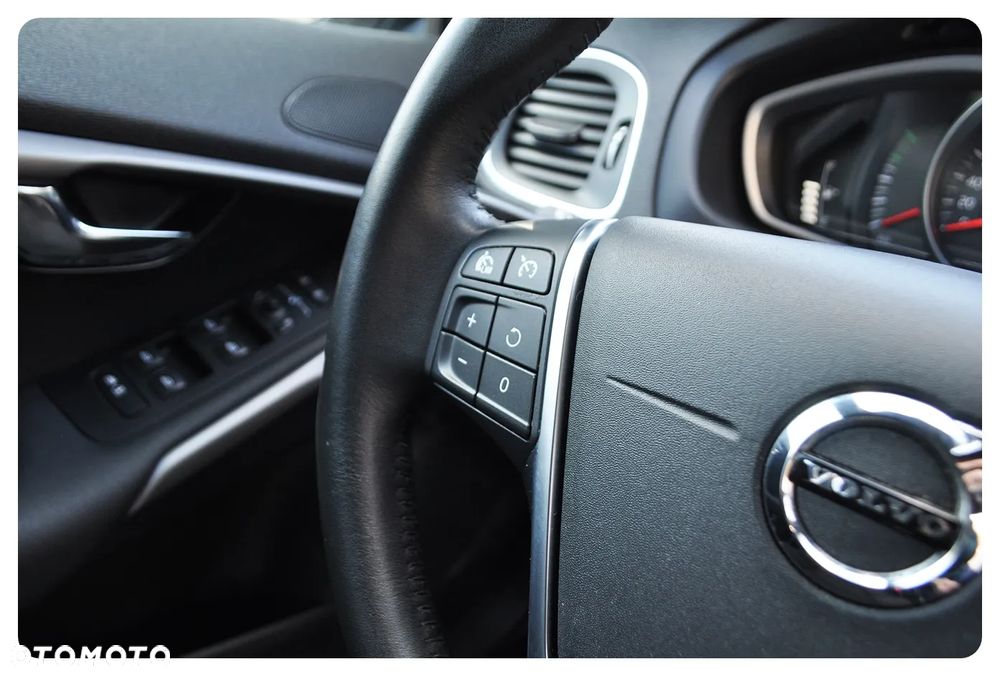 Volvo V40 T2 Drive-E Momentum - 37