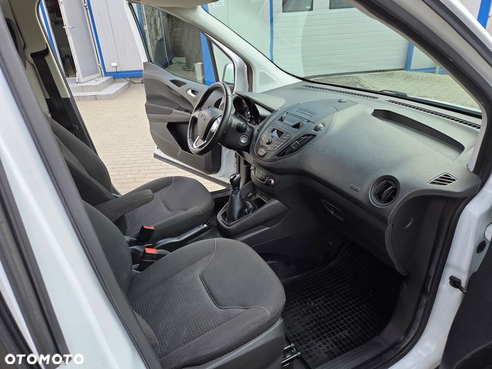 Ford Transit Courier - 21