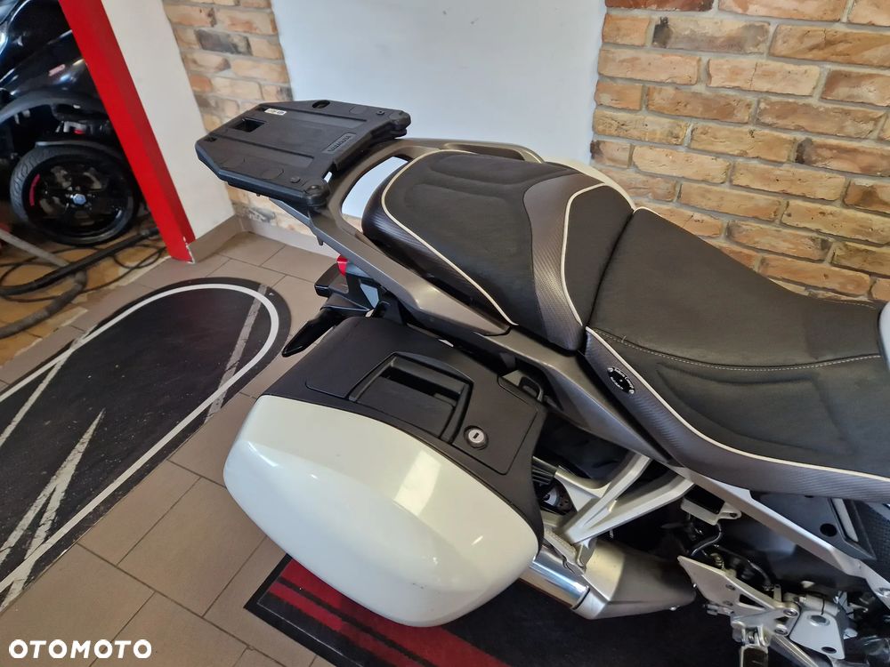 Honda VFR - 12
