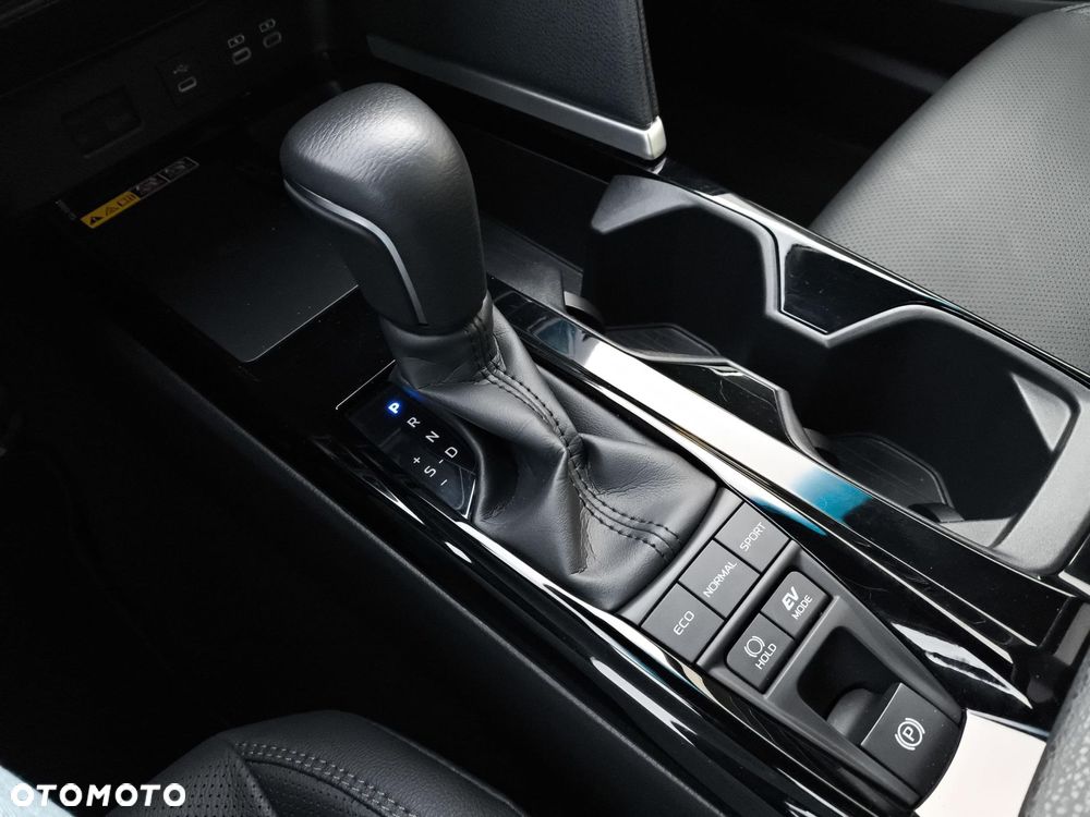 Toyota Camry - 26