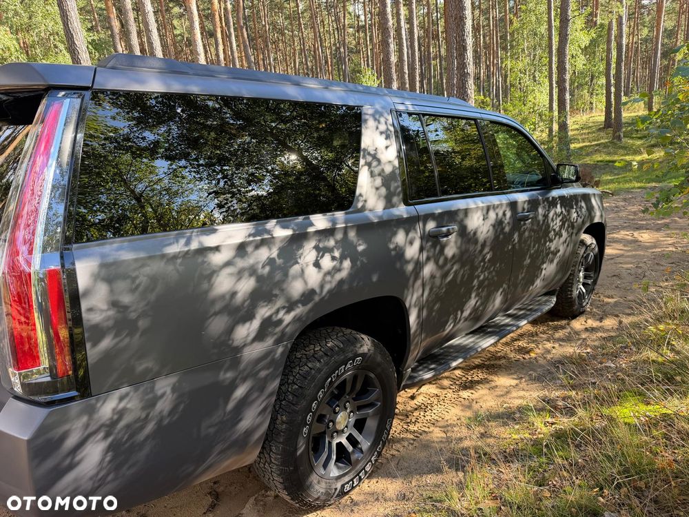 Chevrolet Suburban - 4