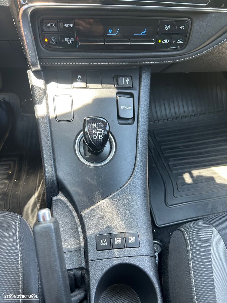 Toyota Auris Touring Sports 1.8 HSD Comfort+P.Sport - 17
