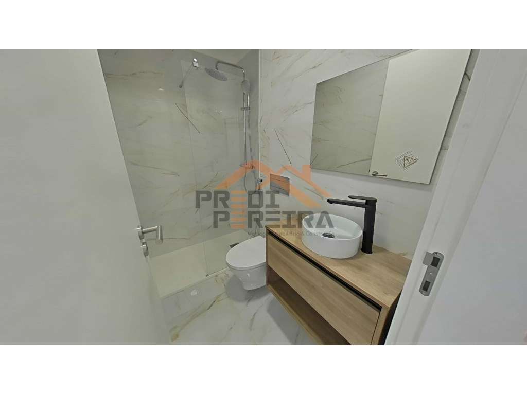 Apartamento T3 totalmente remodelado - Santo António dos Cavaleiros... - Grande imagem: 5/22