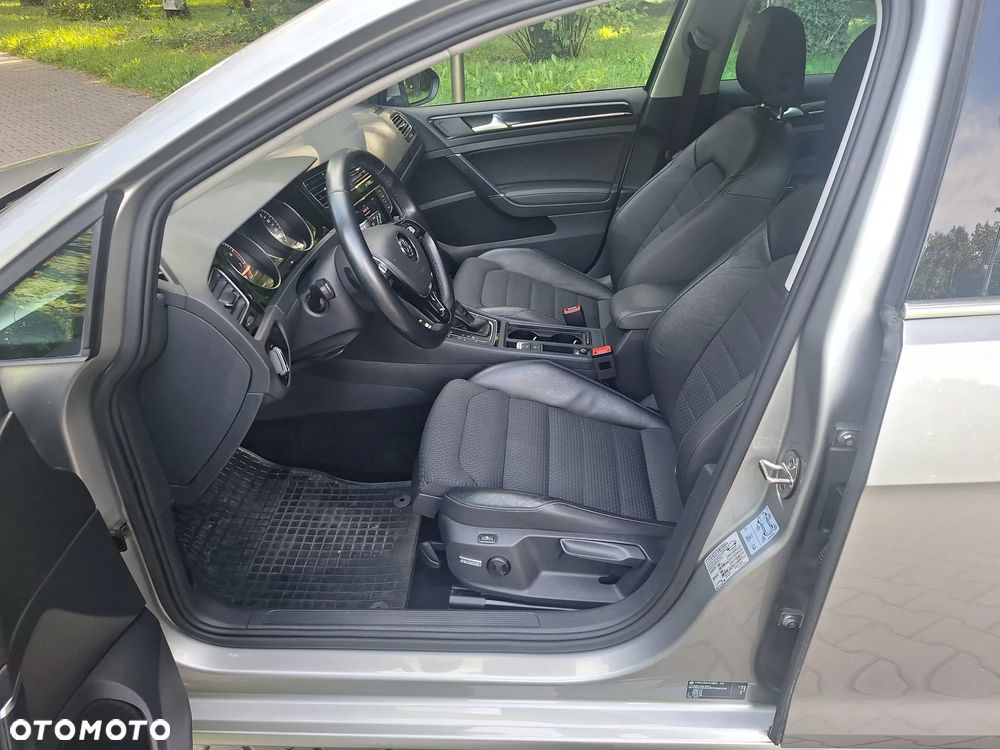 Volkswagen Golf - 8