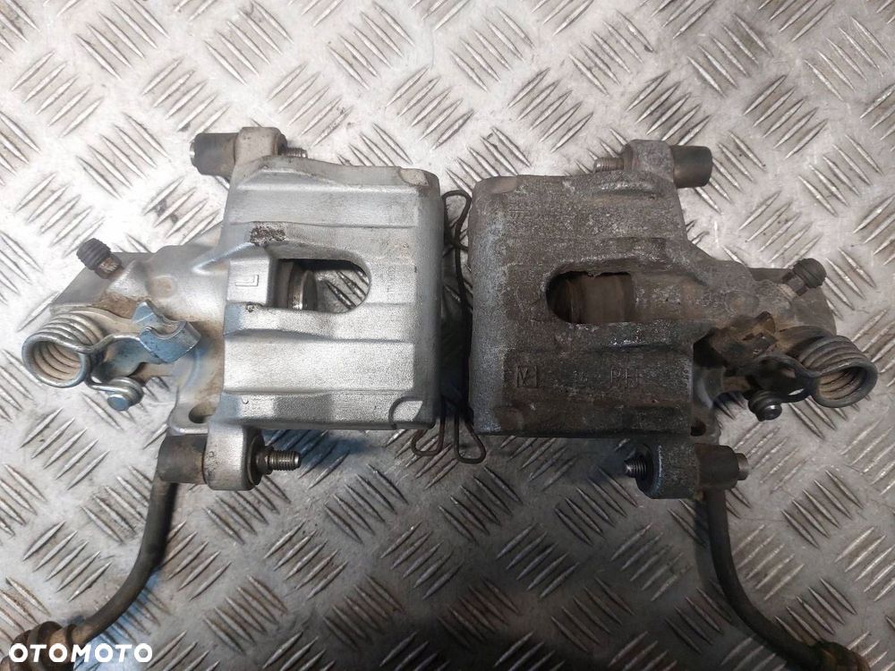 ZACISK HAMULCOWY LEWY TYŁ + PRAWY TYŁ FORD C-MAX I 1.6 TDCI - 3