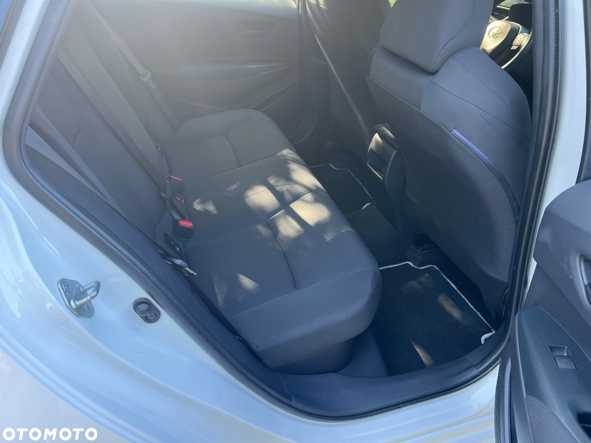Toyota Corolla 1.8 Hybrid Active - 24