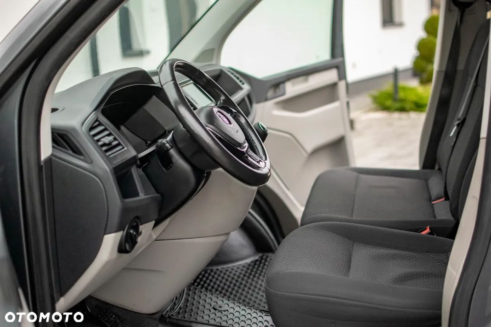 Volkswagen Caravelle - 36