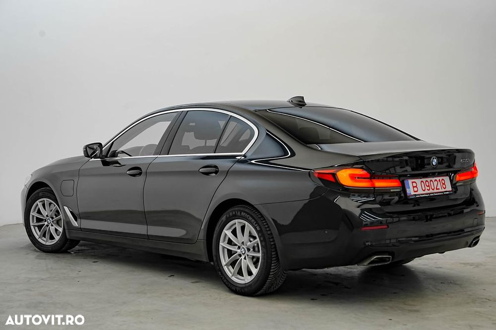 BMW Seria 5 530e Aut. - 11