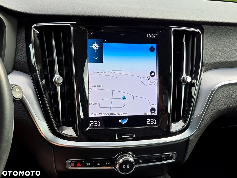 Volvo V60 Cross Country - 23
