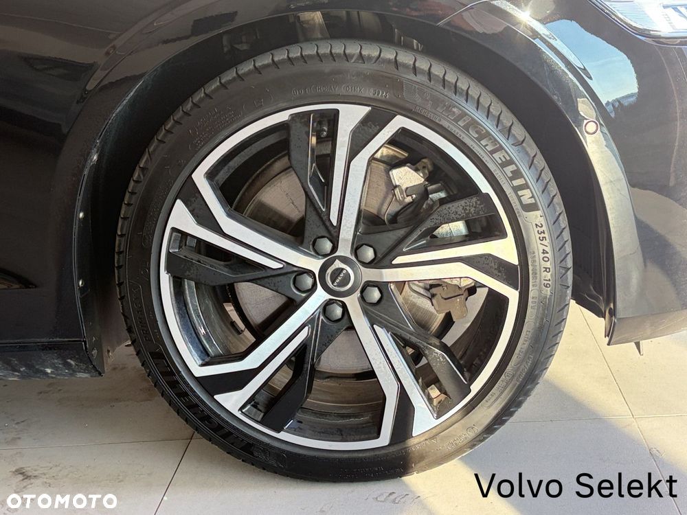Volvo S60 B5 B AWD Plus Dark - 19