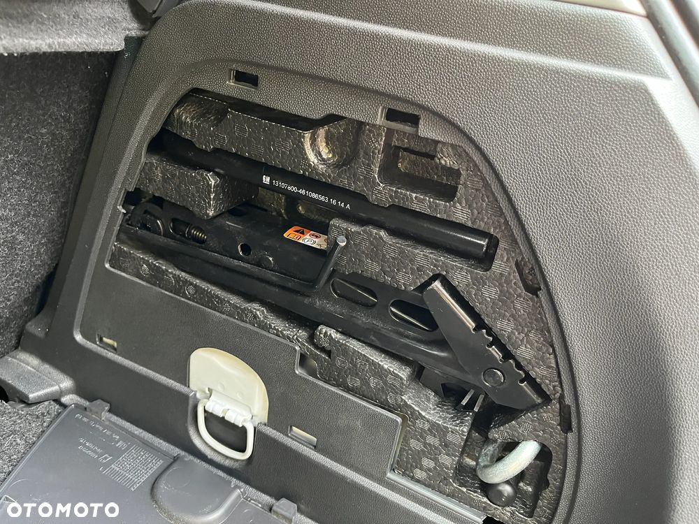 Opel Corsa 1.4 16V Cosmo - 17