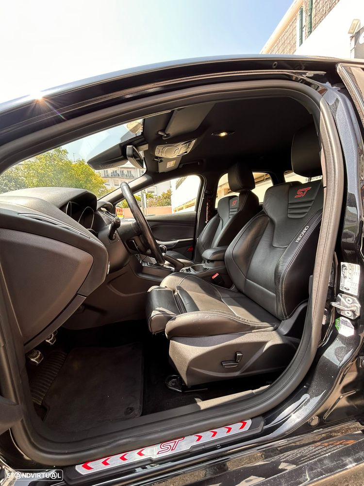Ford Focus Turnier 2.0 EcoBoost ST c/ Pack Pele Desportiva - 20