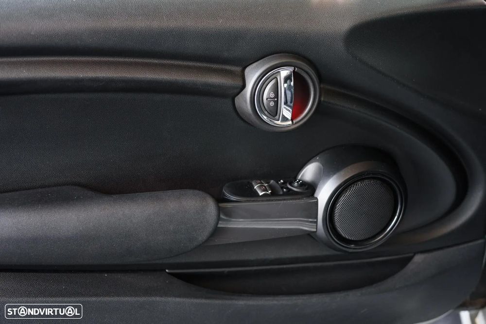 MINI 3 Portas Cooper D - 23