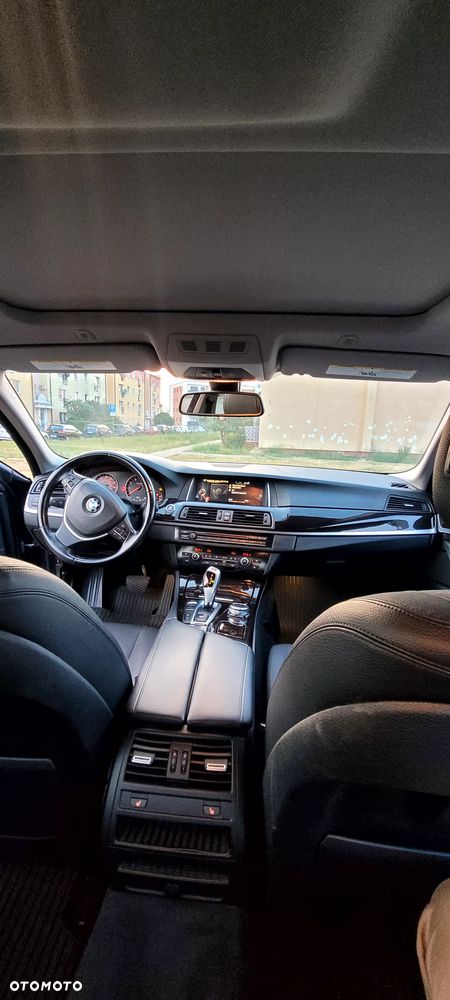 BMW Seria 5 528i xDrive - 13