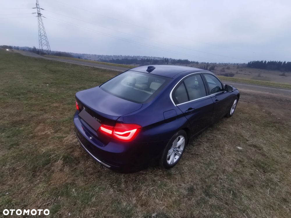 BMW Seria 3 330i xDrive Luxury Line - 37