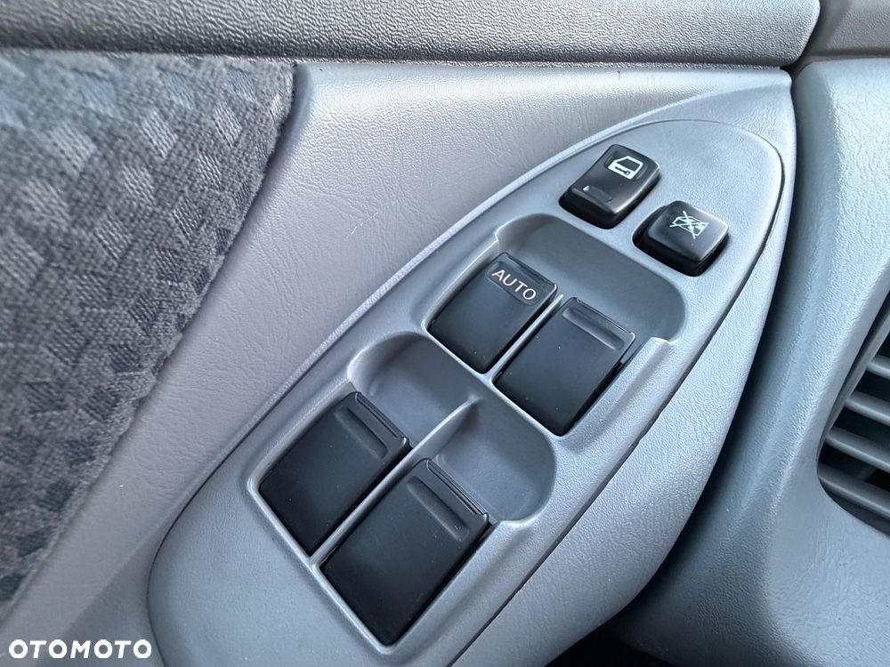 Nissan Almera Tino acenta PLUS - 24