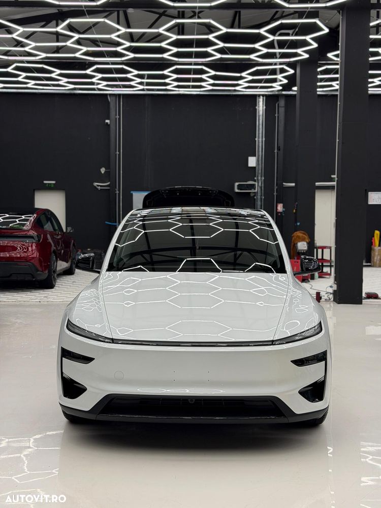 Tesla Model Y Performance - 4