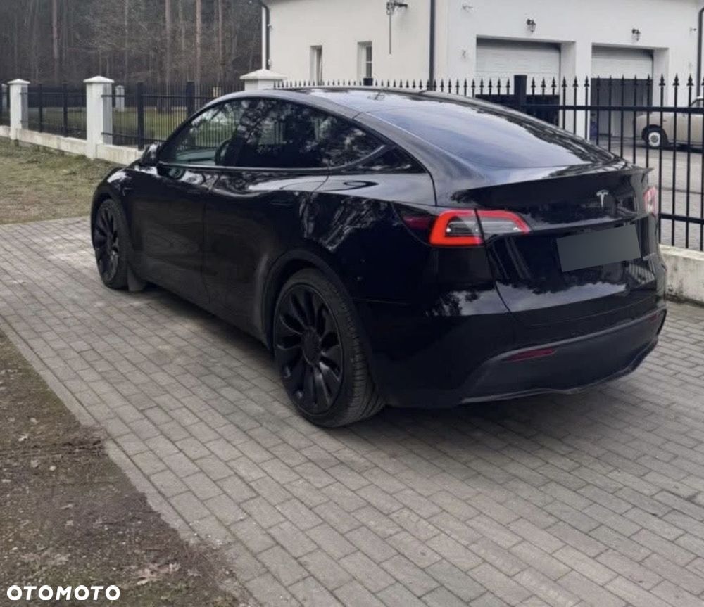 Tesla Model Y - 3