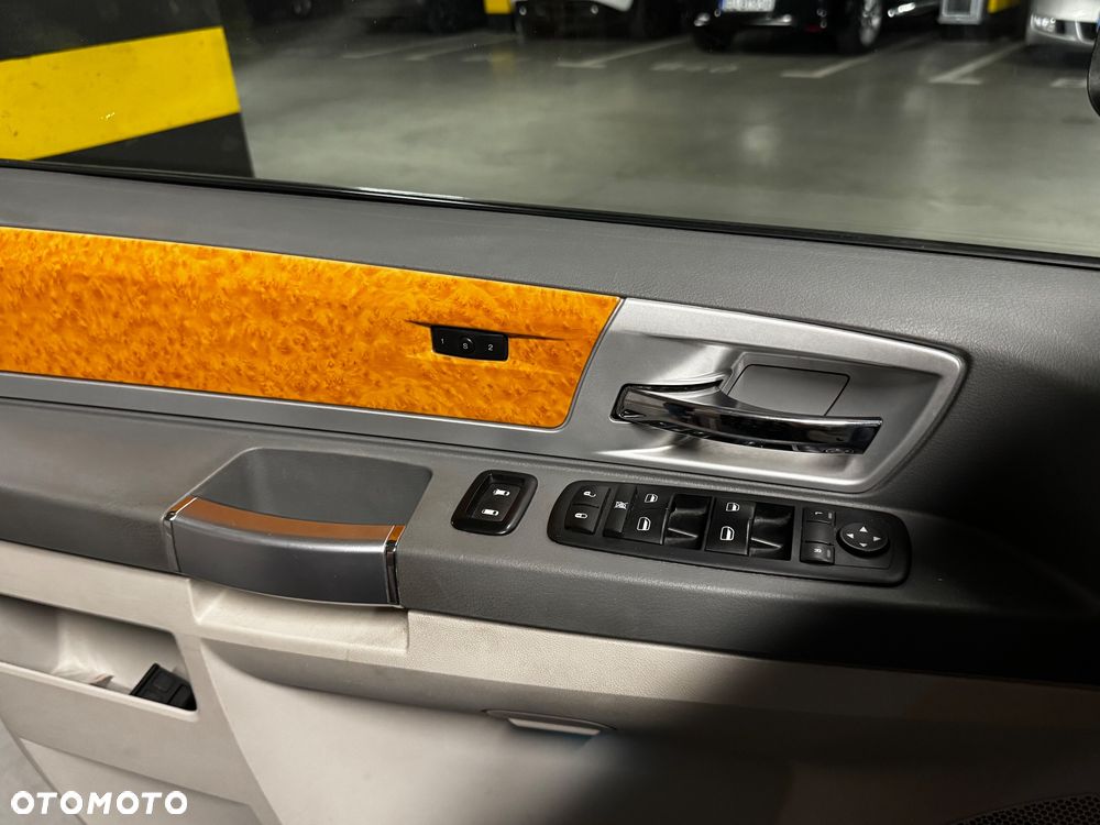 Chrysler Town & Country 4.0 Limited - 24
