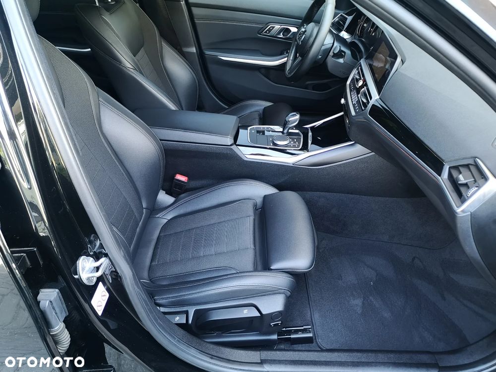 BMW Seria 3 318d M Sport - 28