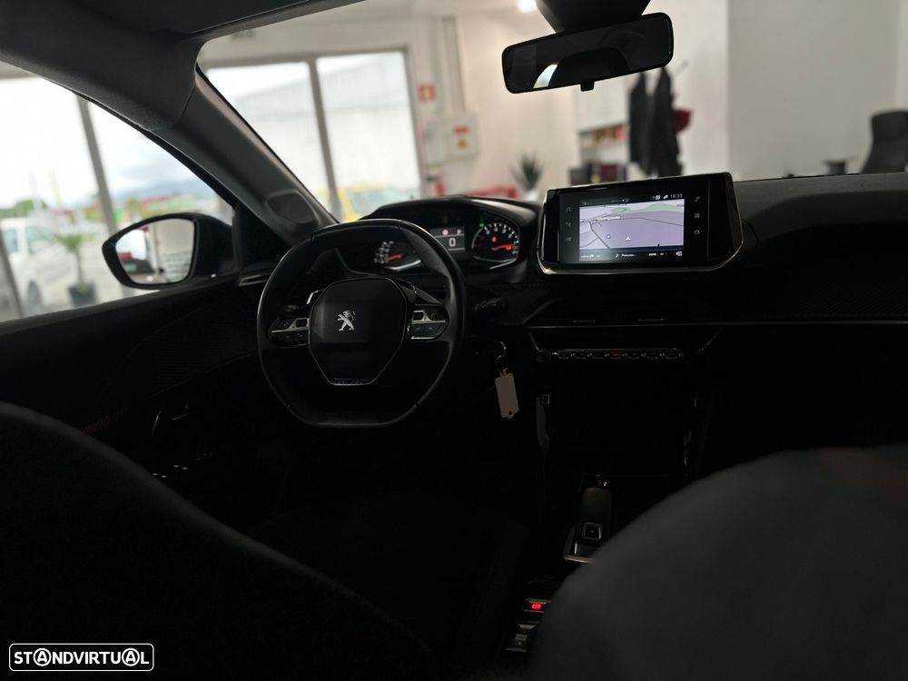 Peugeot 208 - 32