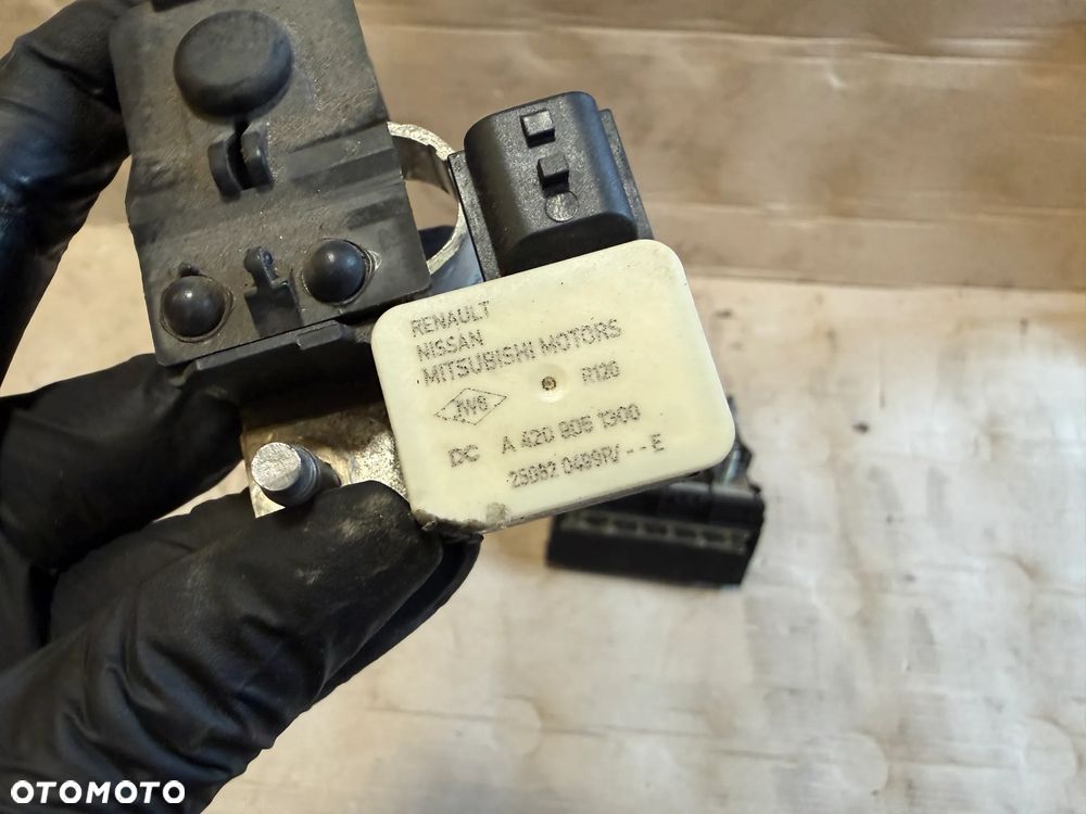 Klema Renault Captur II 250820499R A4209051300 OE - 3