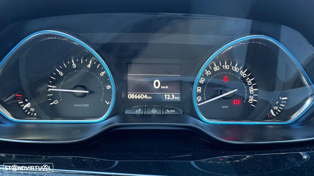 Peugeot 2008 1.2 PureTech Allure - 20