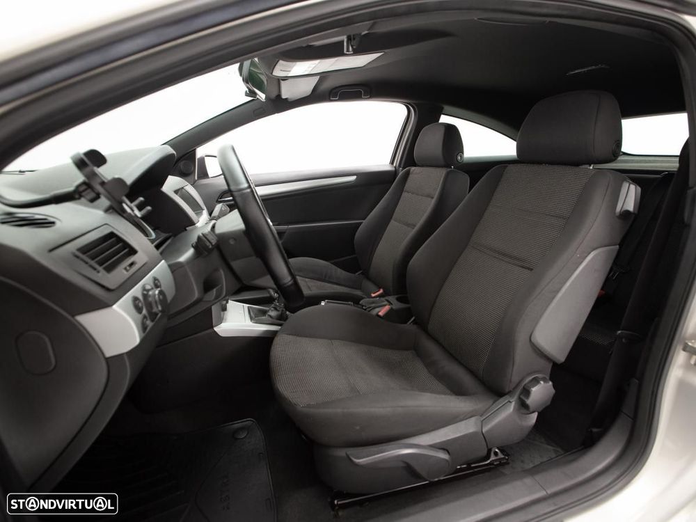 Opel Astra GTC - 7